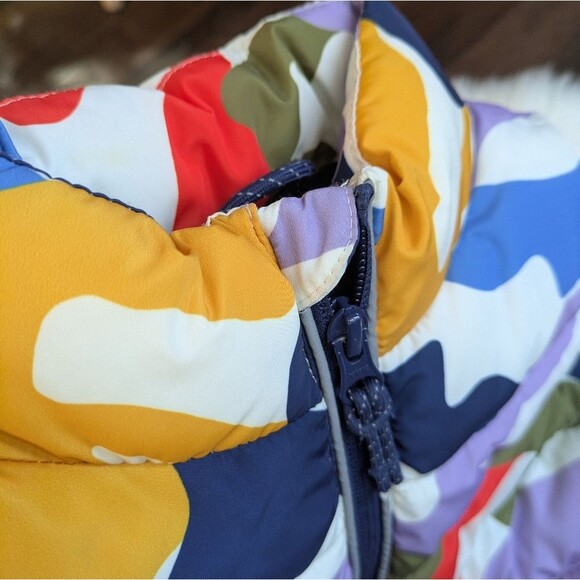 Mini Boden Water Resistant Puffer Vest Colorful Camouflage 6-7 Years - Picture 3 of 5